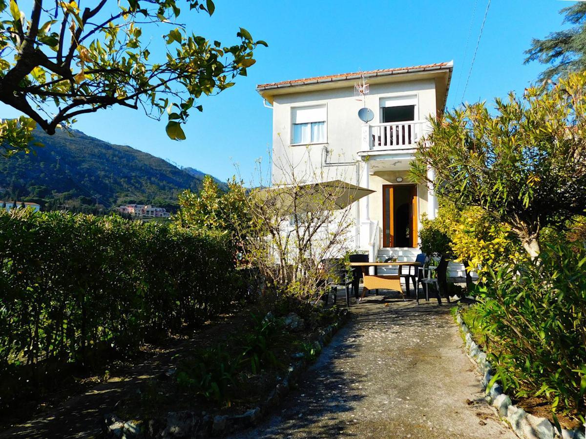 Vacanze In Villa, Леванто Экстерьер фото